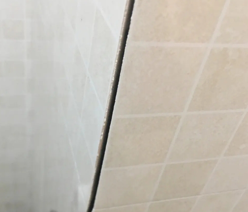 石龙瓷砖空鼓维修公司分享阳台瓷砖脱落的修复过程可以分为以下几个步骤